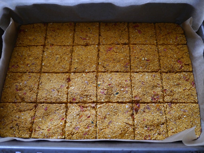 carrot pulp crackers in baking tin