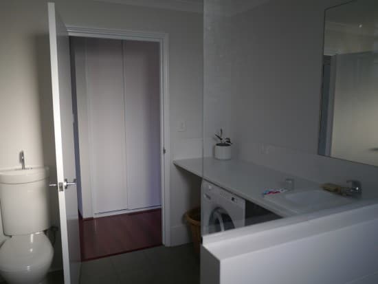 bathroom-hoarder-minimalist-treading-my-own-path