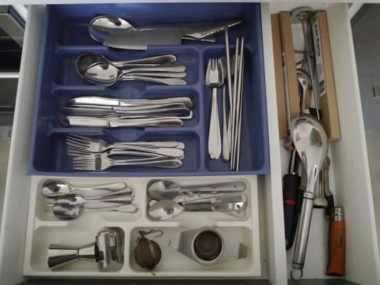 cutlery-drawer-hoarder-minimalist-treading-my-own-path